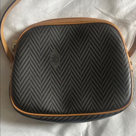 Mark Cross Elegant Black and Tan Crossbody Bag - Picture 5 of 10